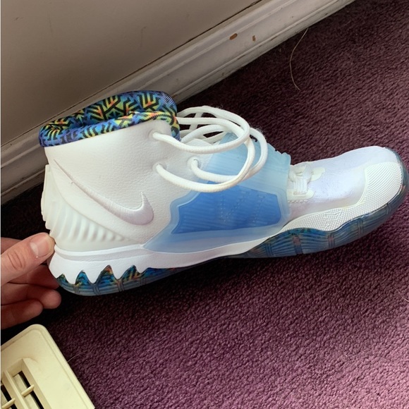 Nike Kyrie 6, sell for 170, hardly worn, 150 obo - Picture 3 of 4